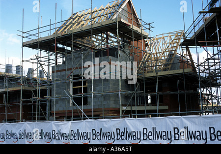 Bellway homes en construction sur le Ravernswood estate à Ipswich, Suffolk, UK. Banque D'Images