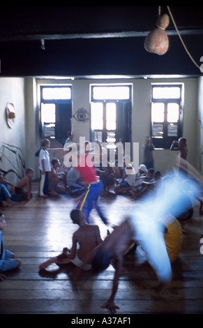 Un groupe d'enfants pratique la Capoeira Pelourinho Salvador de Bahia Brésil Banque D'Images