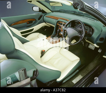 2001 Aston Martin DB7 V12 intérieur Banque D'Images