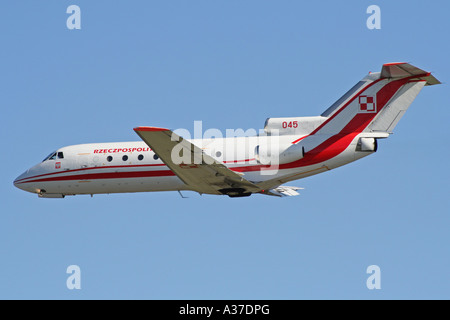 Pologne - Yak-40 de l'Armée de l'air en vol Banque D'Images