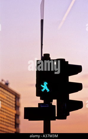 Inscrivez-promenade piétonne à l'intersection de la Potsdamer Platz Berlin Allemagne Banque D'Images