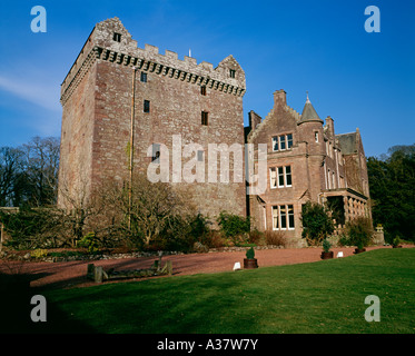 La tour médiévale de Comlongon Castle et une maison seigneuriale qui est maintenant un hôtel près de Gretna Green Scotland UK Banque D'Images