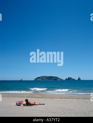 Plage à Estartit, Costa Brava, Catalogne, Espagne Banque D'Images