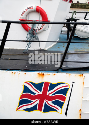 Détail d'un bateau de pêche commercial avec l'Union, se peint à Whitby Harbour, North Yorkshire Angleterre Banque D'Images