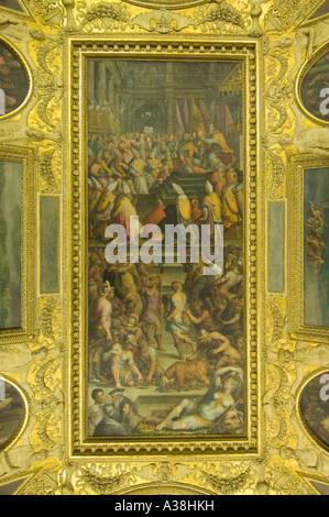 La peinture principale au plafond de l'un des privés du pape Léon X chambres à l'intérieur du Palazzo Vecchio à Florence. Banque D'Images