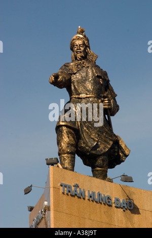 La statue de Tran Hung Dao à Saigon Banque D'Images