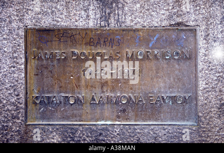 Jim Morrison s pierre tombale Cimetière du Père Lachaise Paris France Banque D'Images