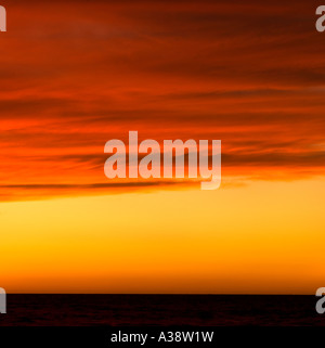 Coucher du soleil spectaculaire à l'ouest par l'océan Pacifique Mazatlan Sinaloa Mexique Banque D'Images