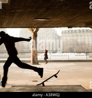 La planche sur la rive sud London England UK Banque D'Images