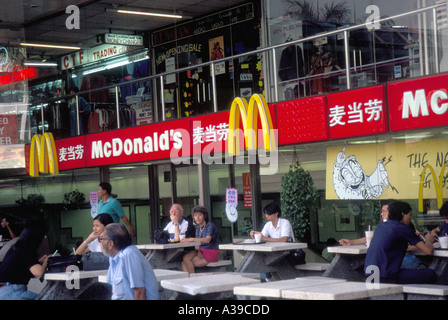 Sortie de McDonalds à Singapour Banque D'Images