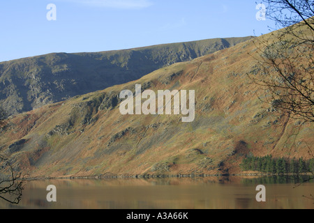 Whelter Crags de partout Haweswater dans Mardale, Lake District, Cumbria, Angleterre Banque D'Images