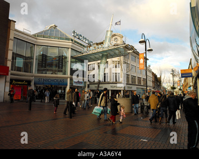 Sutton High Street Zone Piétonne Ventes De Janvier Banque D'Images