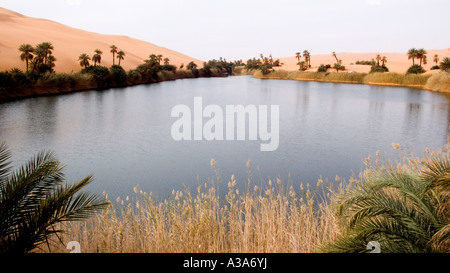 Um al Ma Lake Lacs Ubari dans le désert du Sahara en Libye Banque D'Images