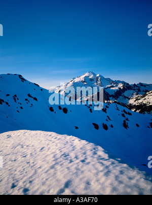 Glacier Peak, l'État de Washington, USA, 10541 ft 3213 m, Pacific Northwest, Cascades Nord, région sauvage Glacier Peak, col rouge Banque D'Images