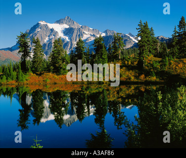 Mont Shuksan, Parc National des North Cascades, Washington State, USA 9127 ft 2782m, Pacific NW, North Cascades, Mt Shuksan Reflet Banque D'Images