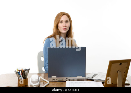 Jolie femme d'affaires aux cheveux rouges Banque D'Images