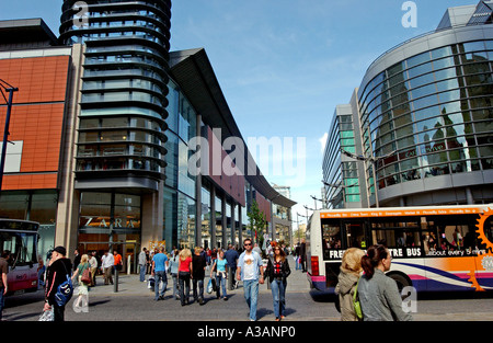 Photographie par Howard BARLOW MANCHESTER BILLET nouveaux commerces en face de St Anns Square Banque D'Images