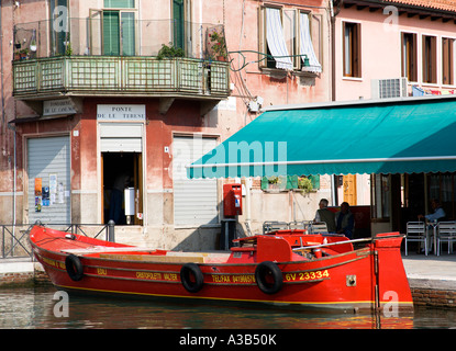 Italie Vénétie Venise Île de la lagune Murano Fondamenta Sebastiano Santi Canale di San Donato Banque D'Images