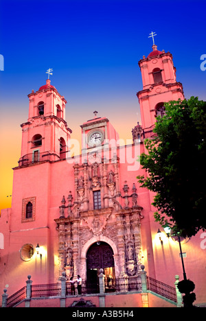 Soirée shot de Iglesia San Francisco une église à Guanajuato Mexique Banque D'Images