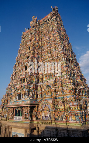 L'Asie du Sud de l'Inde Tamil Nadu Madurai Sri Meenakshi Temple Hindou Religion tour gopuram un des quatre majestueuses tours Rajagopurams Banque D'Images