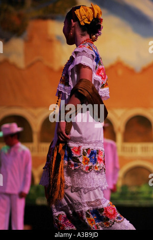 Musique, chansons et danse exécutée par des enfants du Yucatan, Merida, Mexique Banque D'Images