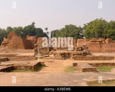 SARNATH INDE Uttar Pradesh Mulgandha Novembre Kuli les ruines d'un temple énorme pensé pour être où Bouddha médita Banque D'Images