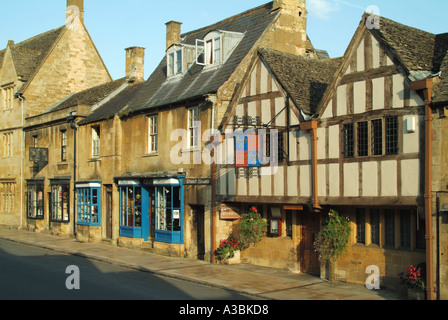 Chipping Camden High Street typique immobilier Banque D'Images