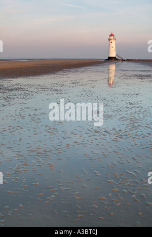 Point d'Ayr Mostyn Talacre balise banque phare du canal de l'estuaire de la rivière Dee Flint Flintshire au nord du Pays de Galles Welsh UK Banque D'Images