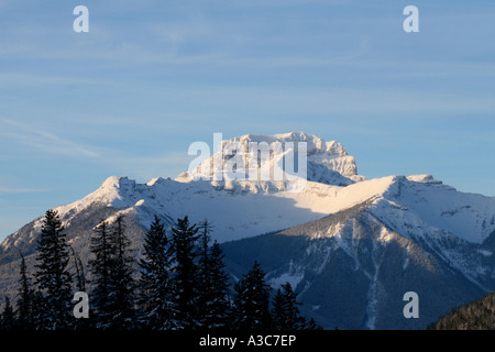Des scènes d'hiver dans les montagnes Rocheuses canadiennes. Banque D'Images