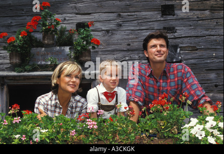 Famille dans les alpes Banque D'Images