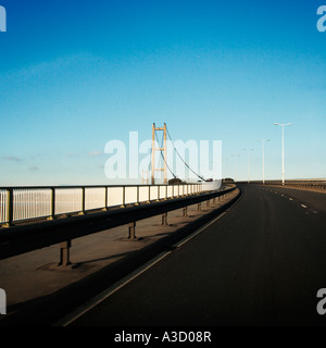 La conduite sur l'Humber Bridge, près de Hull Yorkshire Angleterre Lincolnshire UK Banque D'Images