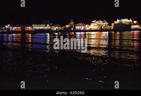 Vue de la nuit de Peñiscola Comunitat Cataluña Costa del Azahar España Espagne Espagnol Iberia Espagne Europe Banque D'Images