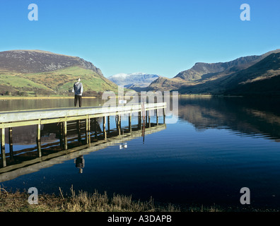 Vue de Snowdon à travers le lac Llyn Nantlle Uchaf en hiver 'Snowdonia National Park' Nantlle Gwynedd au Pays de Galles UK Banque D'Images