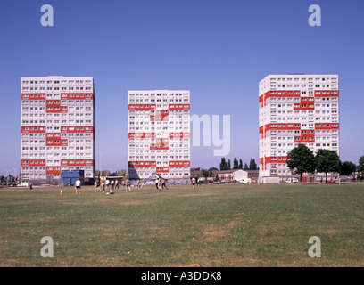 Barking & Dagenham council High Rise public immobilier de bloc de béton préfabriqué à côté de Castle Green Park East London Angleterre UK Banque D'Images