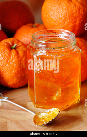 Pot de confiture avec les oranges de Séville Banque D'Images