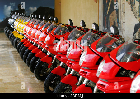 Ducati Multistrada motos dans une rangée Banque D'Images