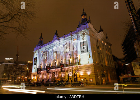 Théâtre des Westen - allumé en face du théâtre avec projection artistique en ce qui concerne le programme de danse le vampire berlin Banque D'Images