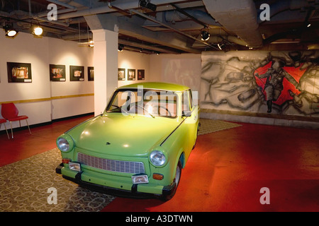 Trabant, vieille voiture à partir de l'Allemagne de l'Est, montré dans l'exposition l'histoire de Berlin, Berlin, Deutschland Banque D'Images