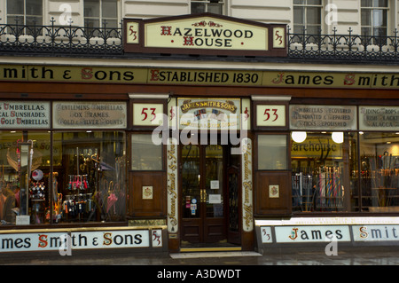 Le monde célèbre James Smith et fils umbrella shop New Oxford Street Londres Banque D'Images