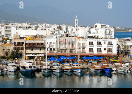 Bateaux dans le port de Girne Kyrenia, Chypre du Nord Banque D'Images