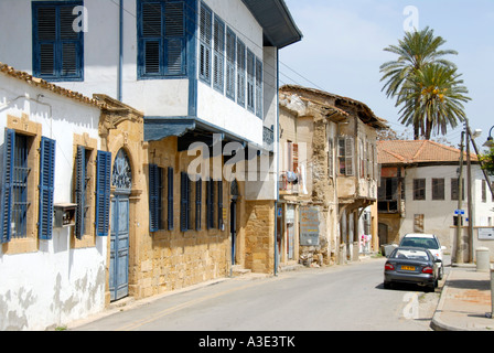 Ancien Bain turc avec l'architecture des baies situées à le Derviche Pacha de maisons dans les rues de la vieille ville de Lefkosa Nicosia Chypre du Nord Banque D'Images
