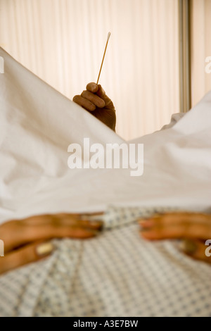Femme médecin patient donnant un test Pap et un examen pelvien. Banque D'Images