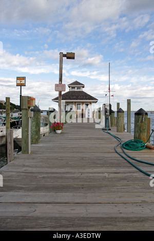 Jetée de Port Jefferson Harbor, Long Island, NY Banque D'Images