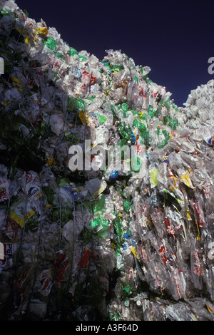 Les canettes d'aluminium au centre de recyclage Banque D'Images