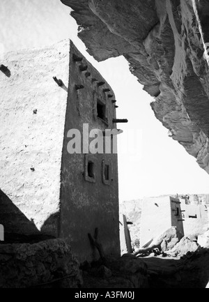 La boue anciens bâtiments construits à la ligne de Bandiagara, Mali Banque D'Images