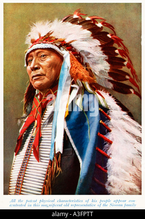 Chef Indien Sioux 1920 photo couleur d'un magnifique ancien représentant de la famille Sioux Banque D'Images