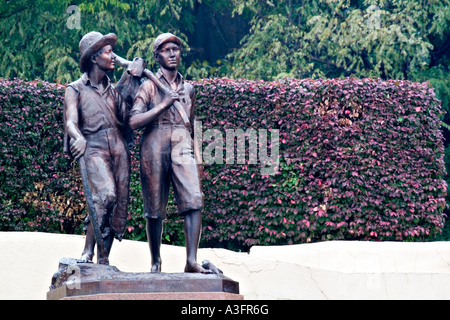 USA Missouri MO Hannibal l'enfance ville de Destouches alias Mark Twain statue de Huckleberry Finn et Tom Sawyer Banque D'Images