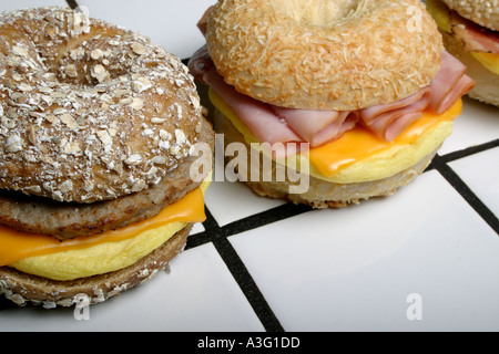 Le bagel est devenu plus que juste le traditionnel pain juif Banque D'Images