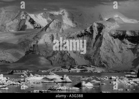 Paysage de l'âge de glace, Péninsule Antarctique, l'Antarctique, noir et blanc Banque D'Images