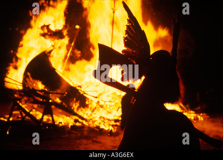 Up Helly AA Lerwick Shetlands Écosse célébration du Midwinter Viking Fire festival janvier 1970 1970s UK HOMER SYKES Banque D'Images